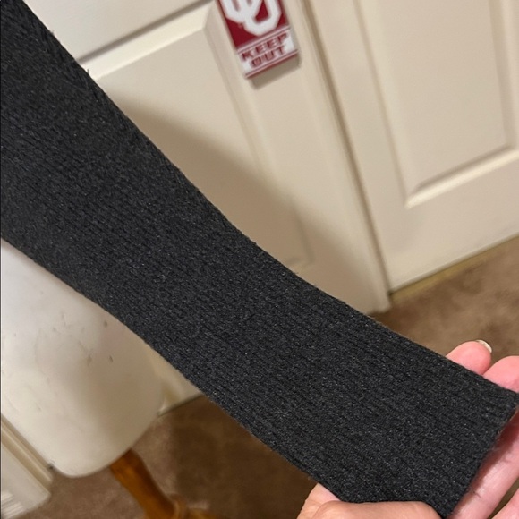 Zara Mock Neck Knit Sweater. Medium - Picture 4 of 8